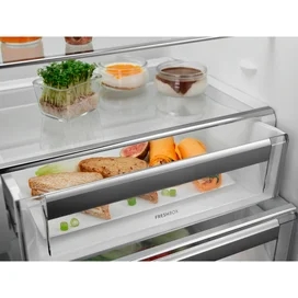 Встраиваемый холодильник Electrolux LNS9TE19S фото #3